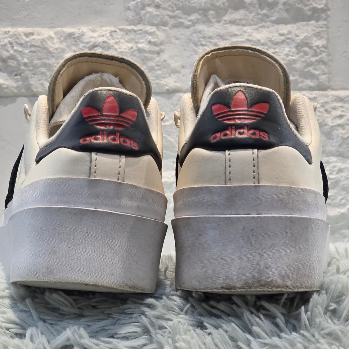 8w-30:아디다스 오리지널스 슈퍼스타 볼드 플랫폼 화이트 블랙 225m 상품이미지3