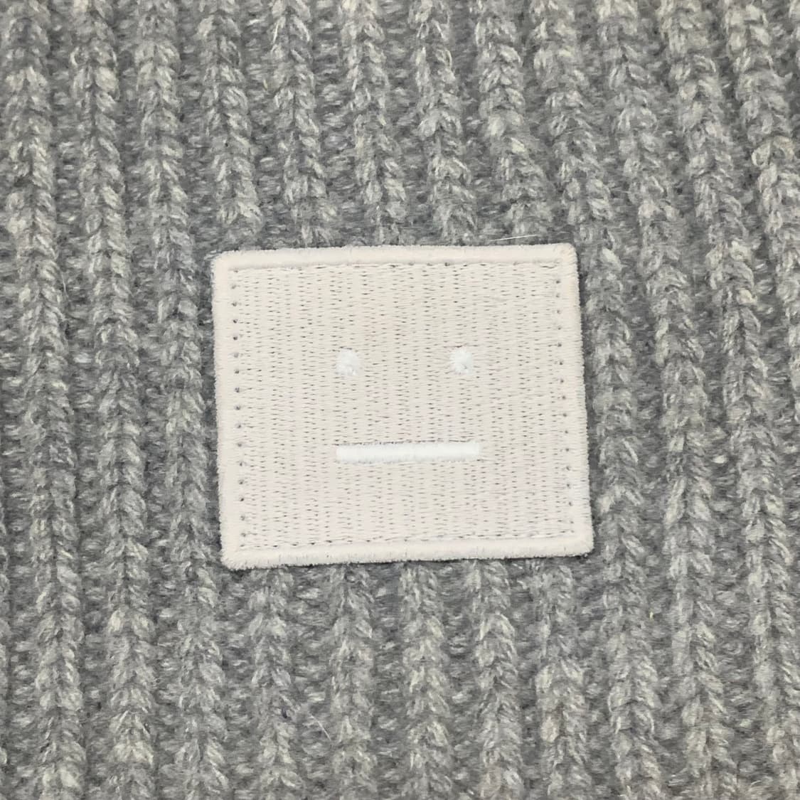 아크네스튜디오 페이스 로고 비니 그레이 상품이미지2