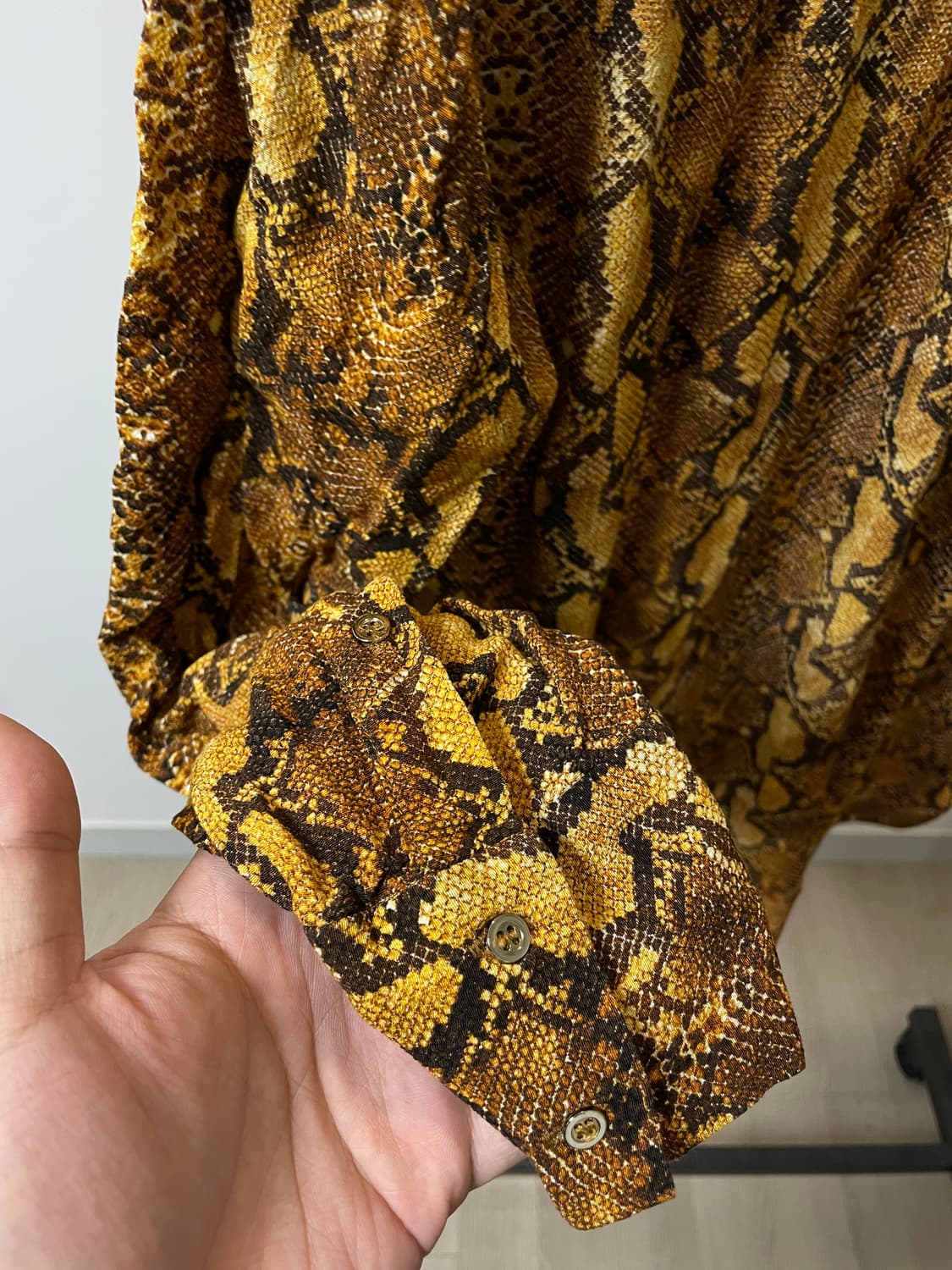 (M) Zara 자라 파이톤 뱀피 긴팔 셔츠 상품이미지4