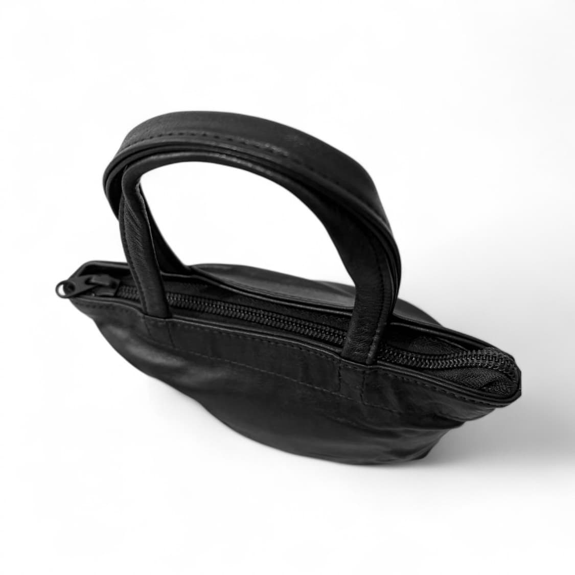 요지 야마모토 디스코드 디보싱 가죽 핸드백 상품이미지4