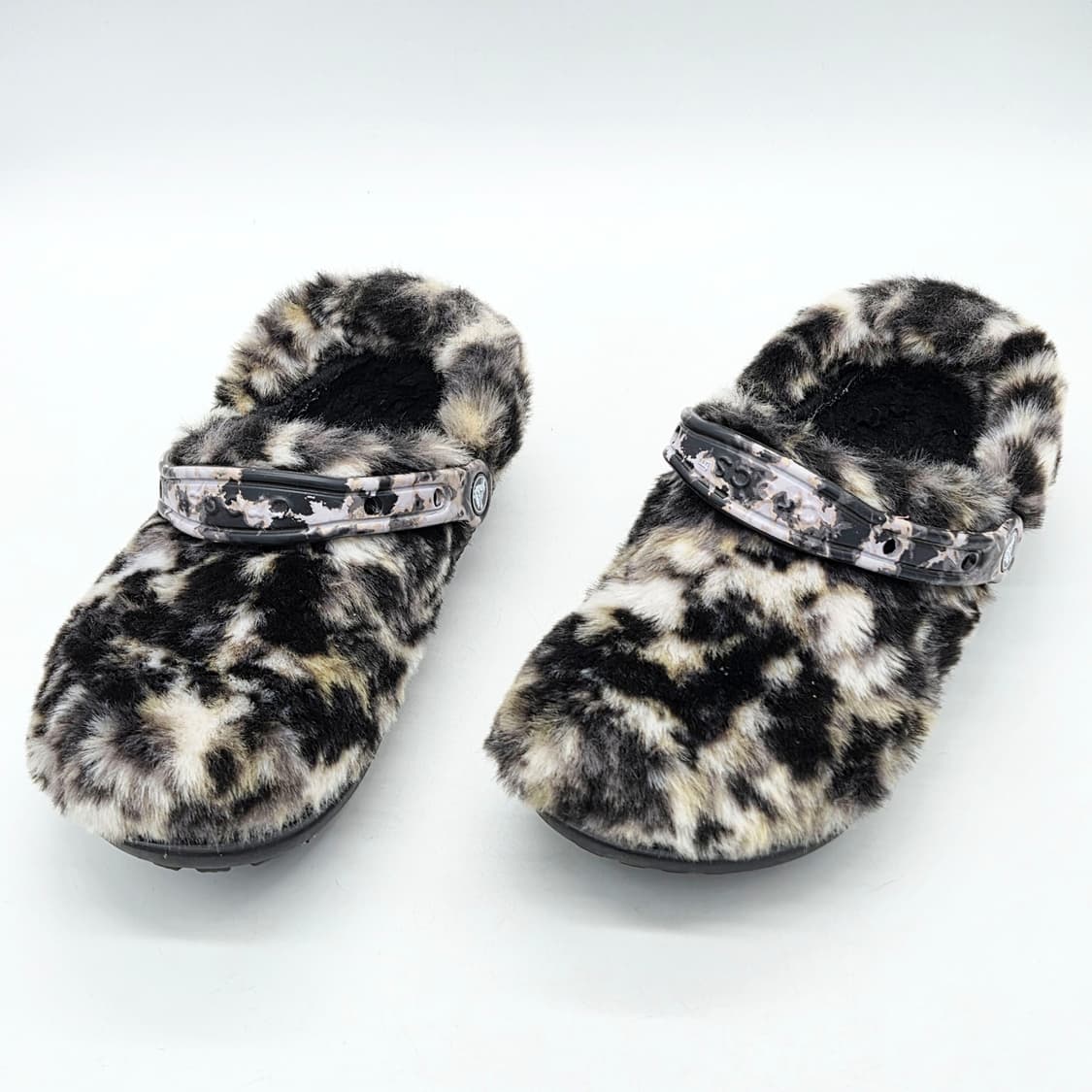  크록스 클래식 퍼 슈어 클로그 블랙 멀티 (M6 W8)   상품이미지1