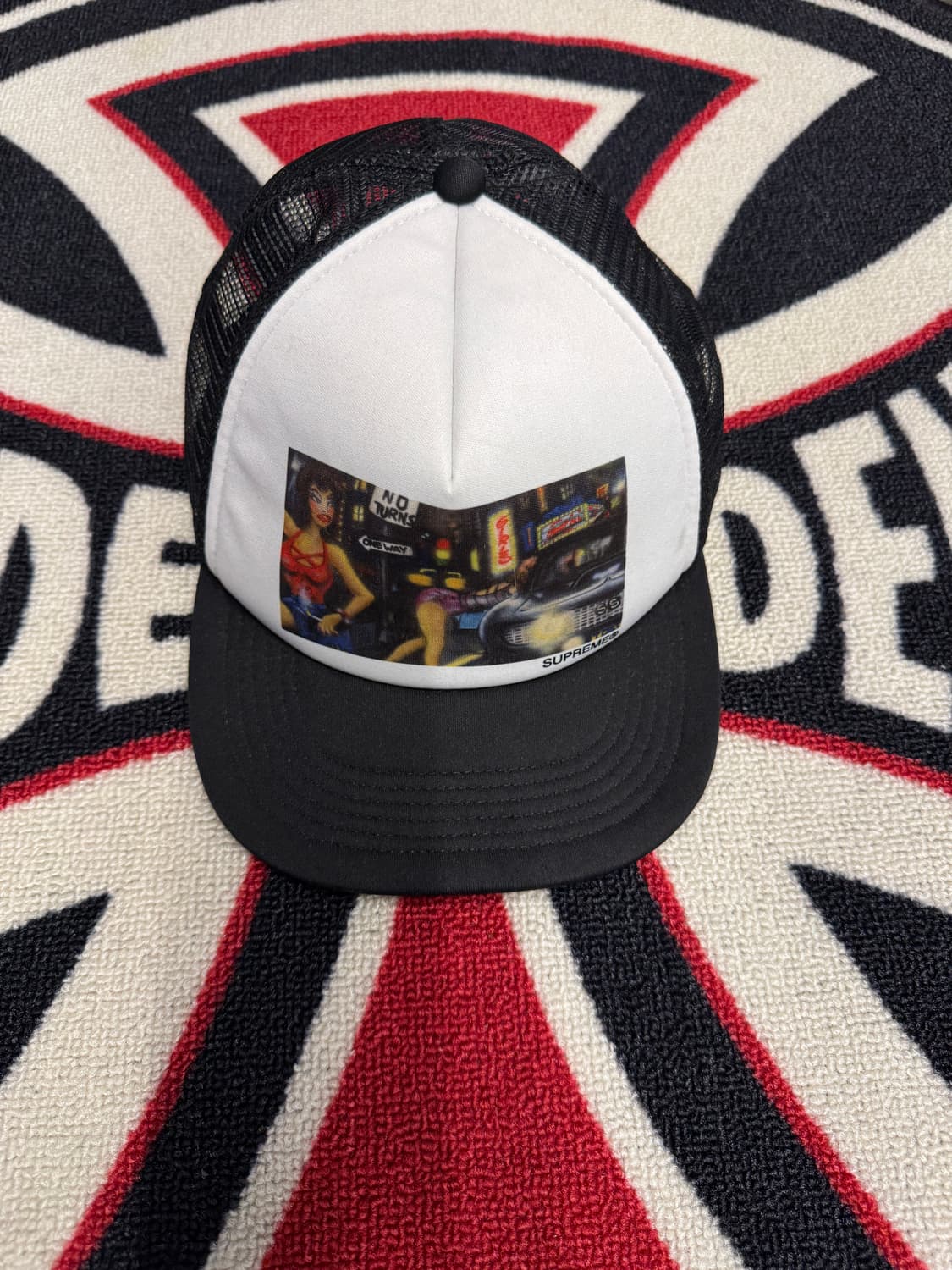 슈프림 레이디 핑크 메쉬 백 5패널 화이트 블랙 21FW 상품이미지1