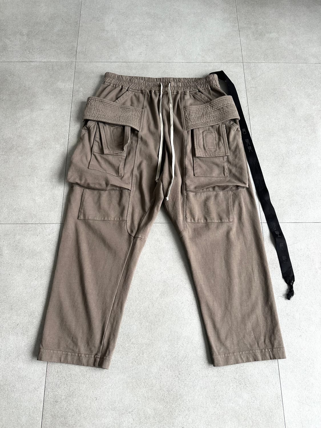 릭오웬스 23FW 크리치 카고팬츠 더스트 상품이미지1
