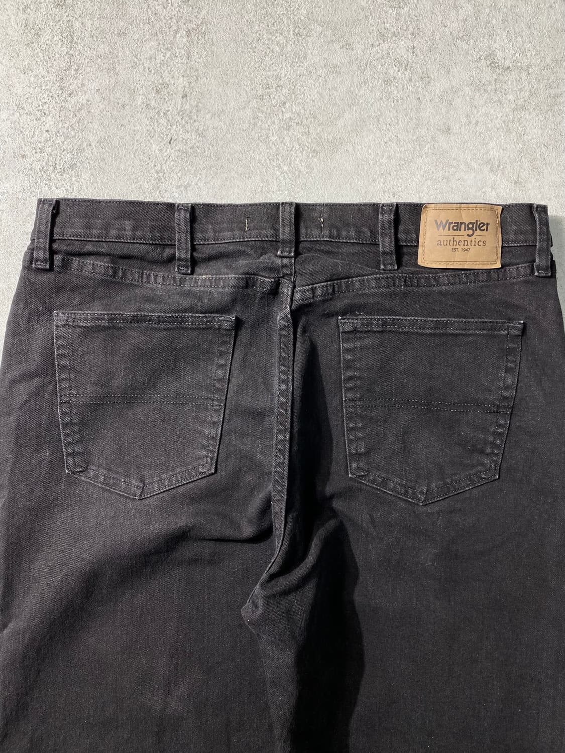 [36-37] Wrangler 랭글러 어센틱 릴렉스드핏 블랙 데님팬츠 상품이미지6