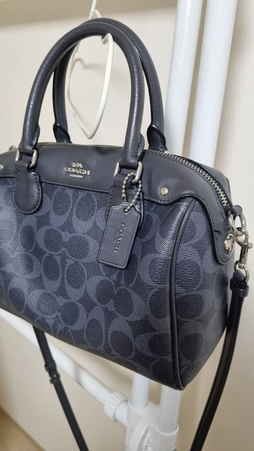 코치 시그니처 네이비 토트 크로스백  상품이미지3