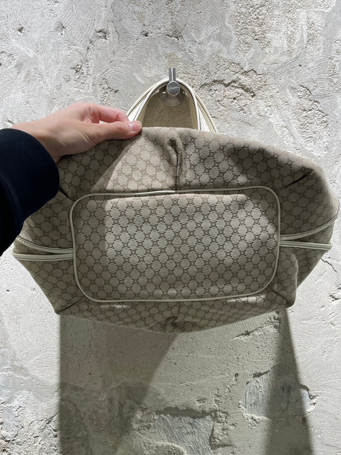 셀린느 라이트 베이지 마카담 호보 토트백 상품이미지3