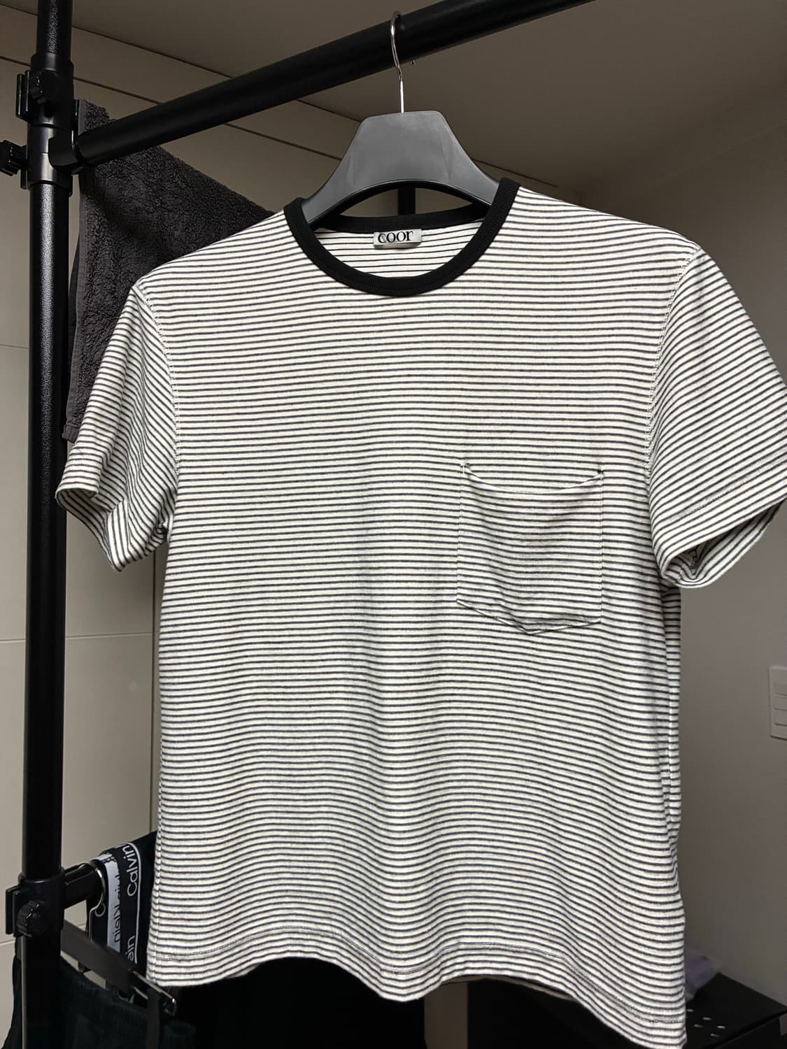 쿠어 스트라이프 반팔 오프화이트 s사이즈(수선) 상품이미지1