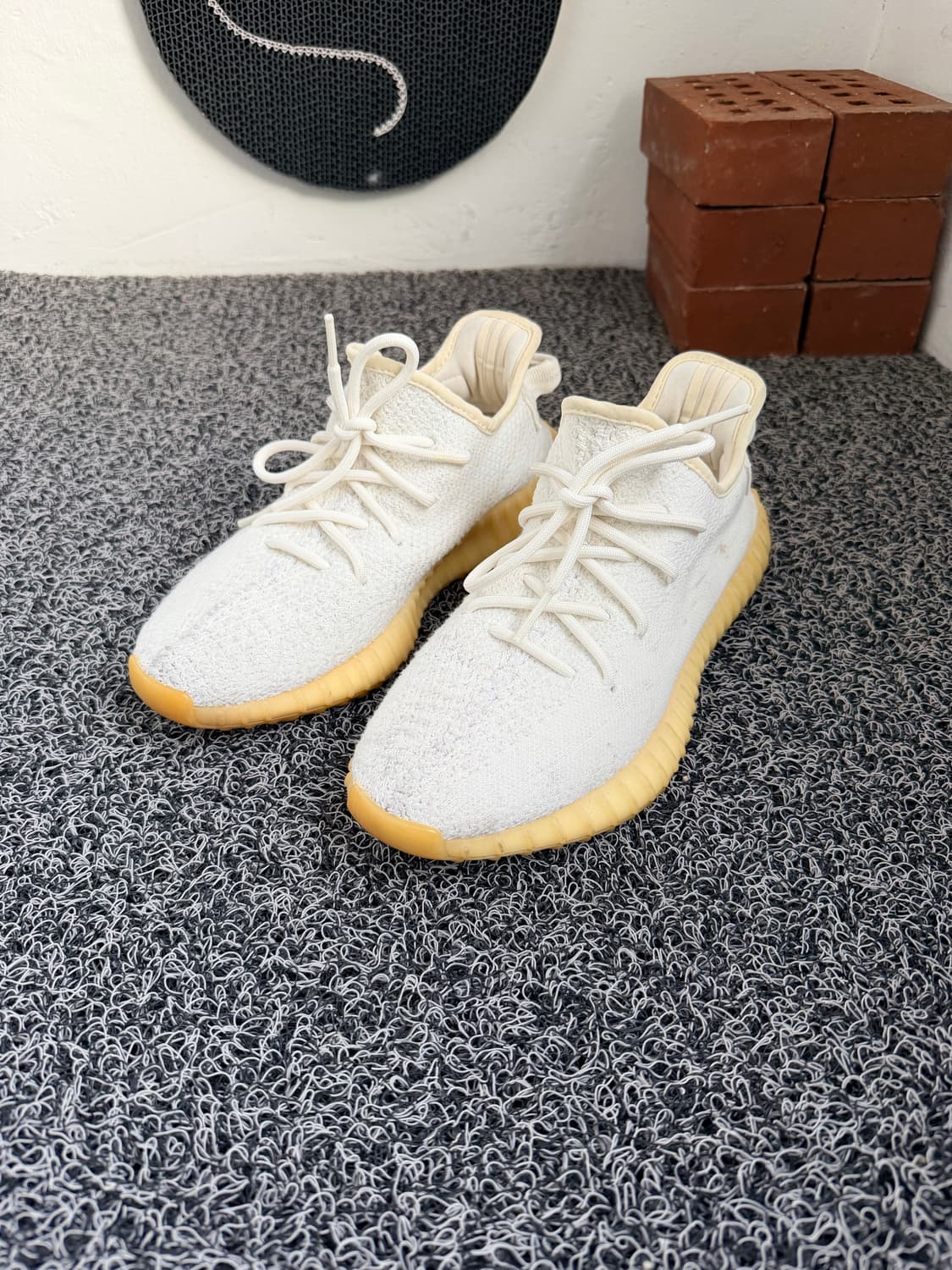 아디다스 이지 부스트 350 V2 '크림 화이트' 상품이미지2