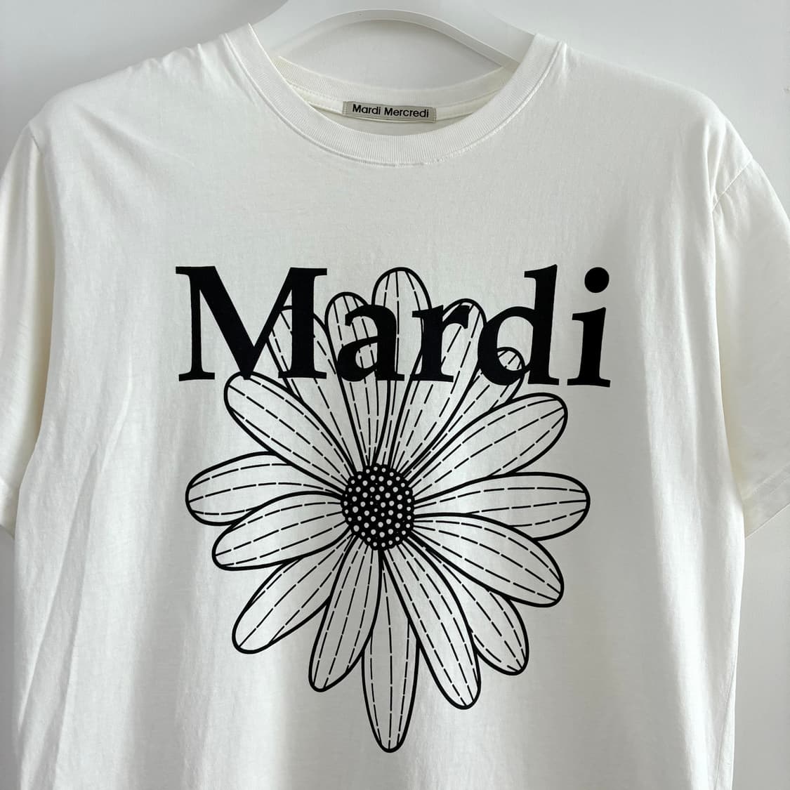 마르디 메크르디 플라워 화이트 반팔 티셔츠 상품이미지4