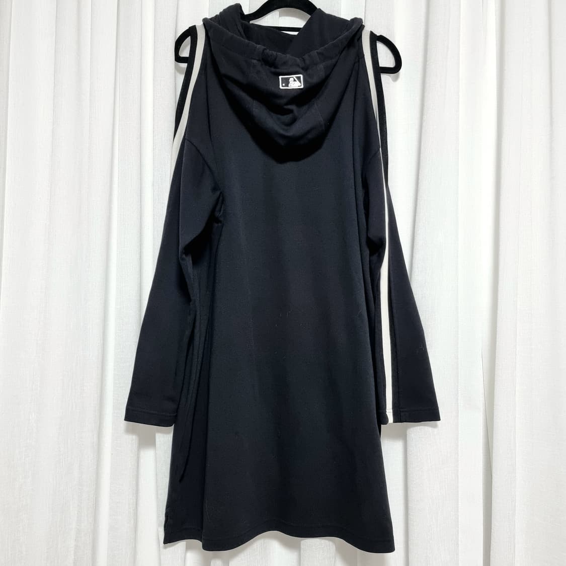 MLB 후드 원피스 어깨트임 (프리사이즈/44~77) 상태최상/2회착 상품이미지2