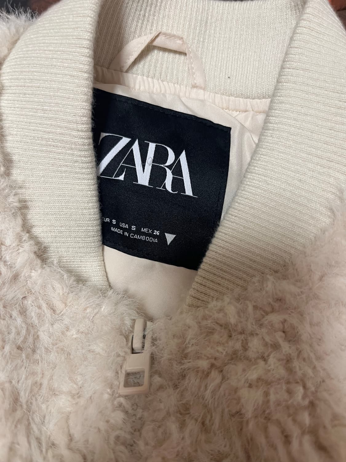 zara 페이크 퍼 크롭 봄버 재킷 상품이미지4