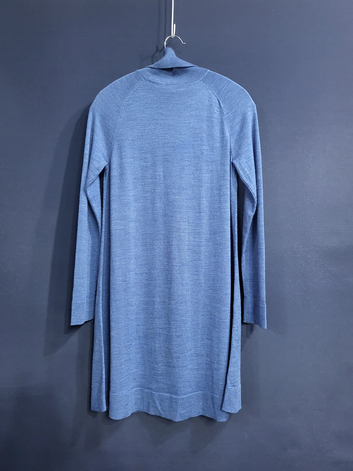 코스 울100 터틀넥 미디원피스 상품이미지5