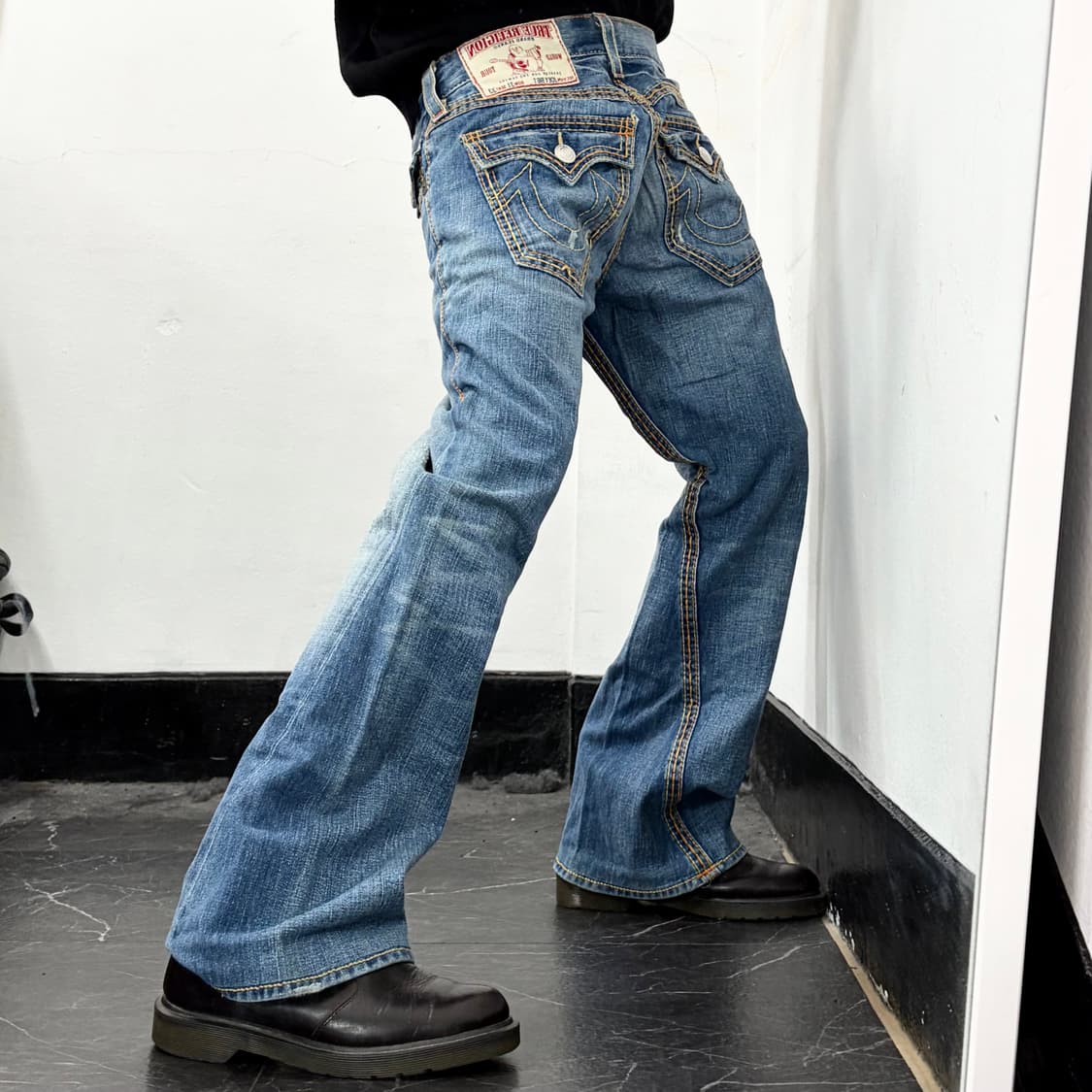 트루릴리전 부츠컷 데님 팬츠 상품이미지1