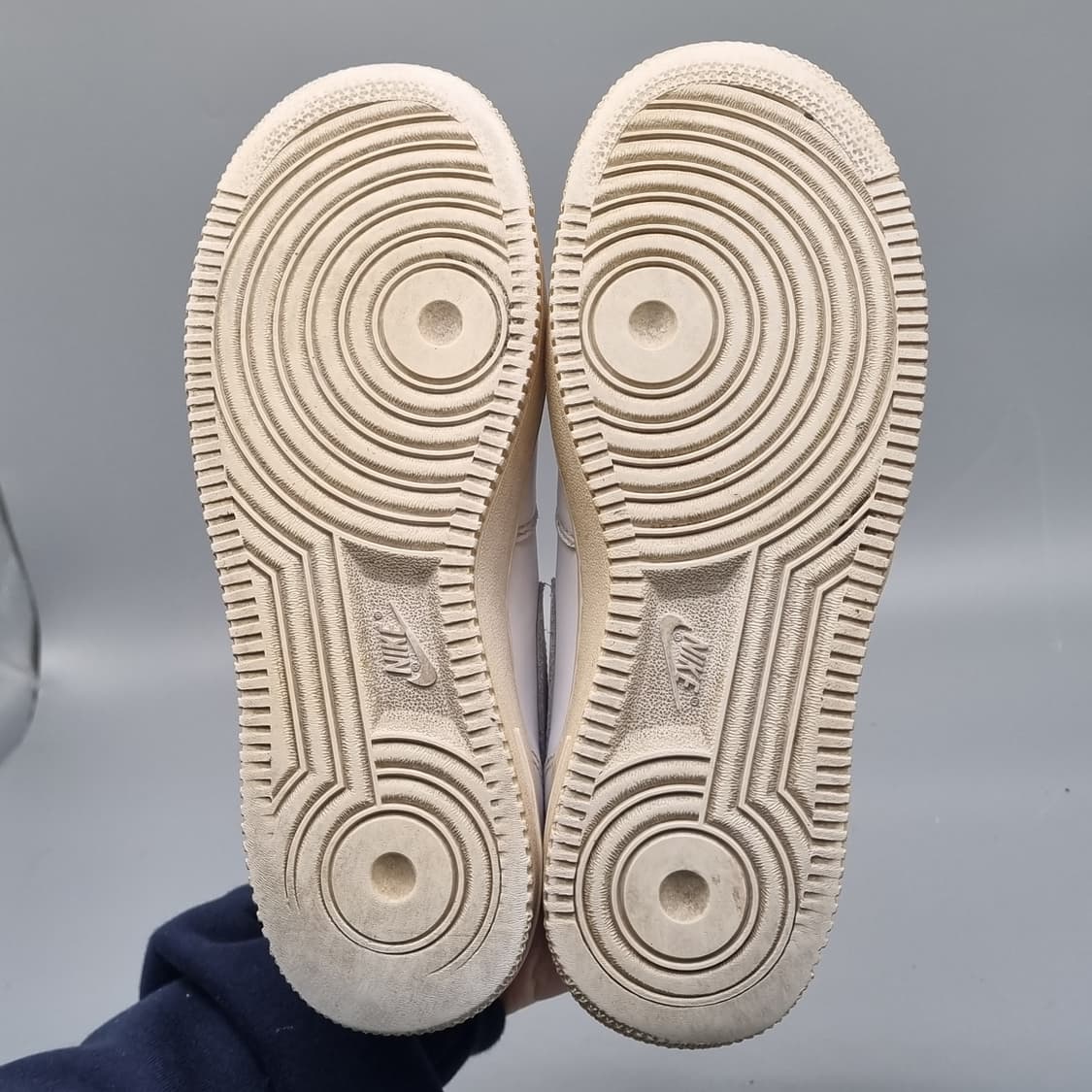 나이키 에어포스1 미드 240 상품이미지3