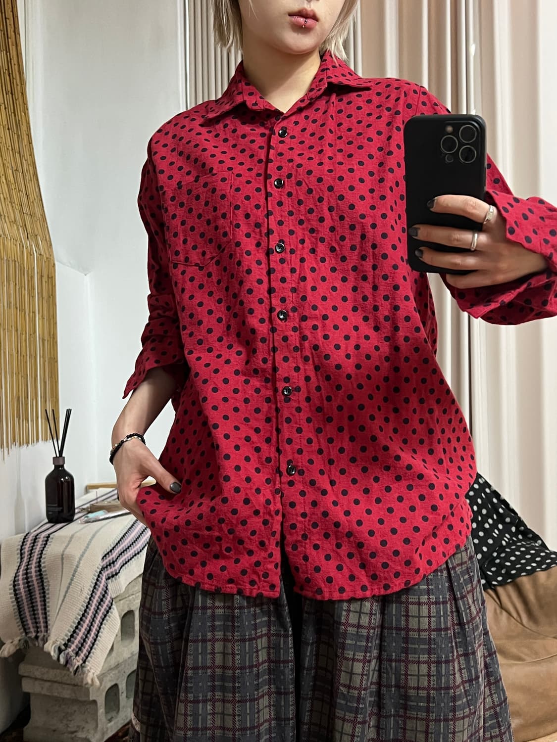 여성 딥레드 도트 셔츠 상품이미지1