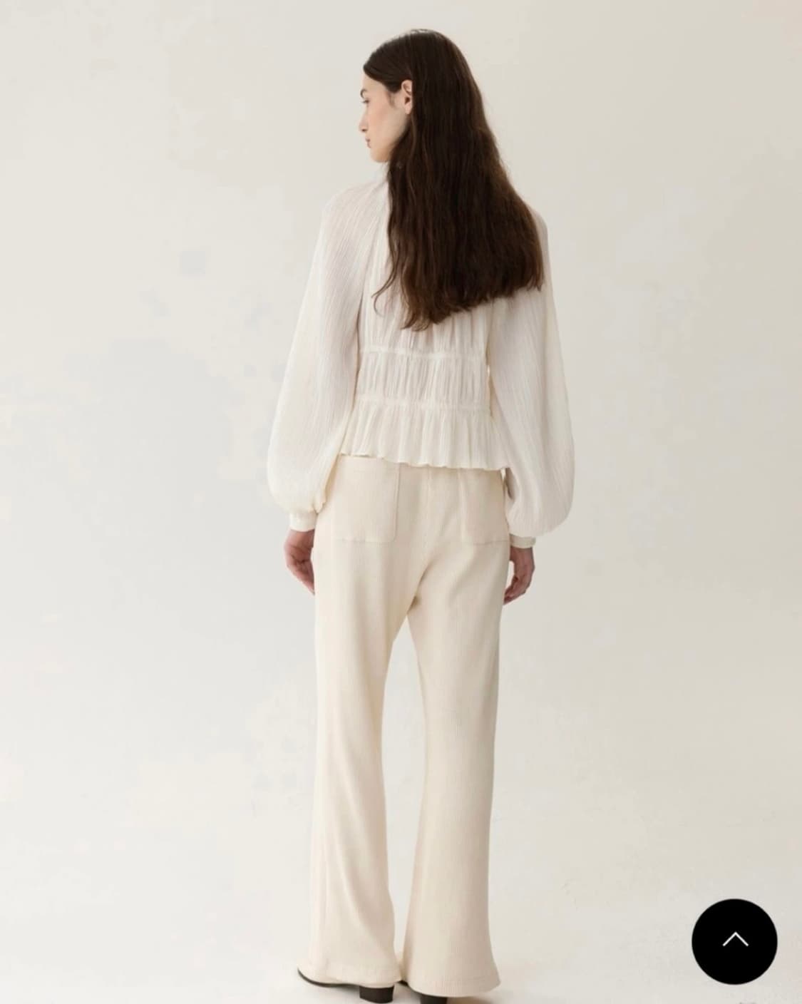 킨더살몬 FW23 Shirring Blouse 셔링 블라우스 상품이미지3