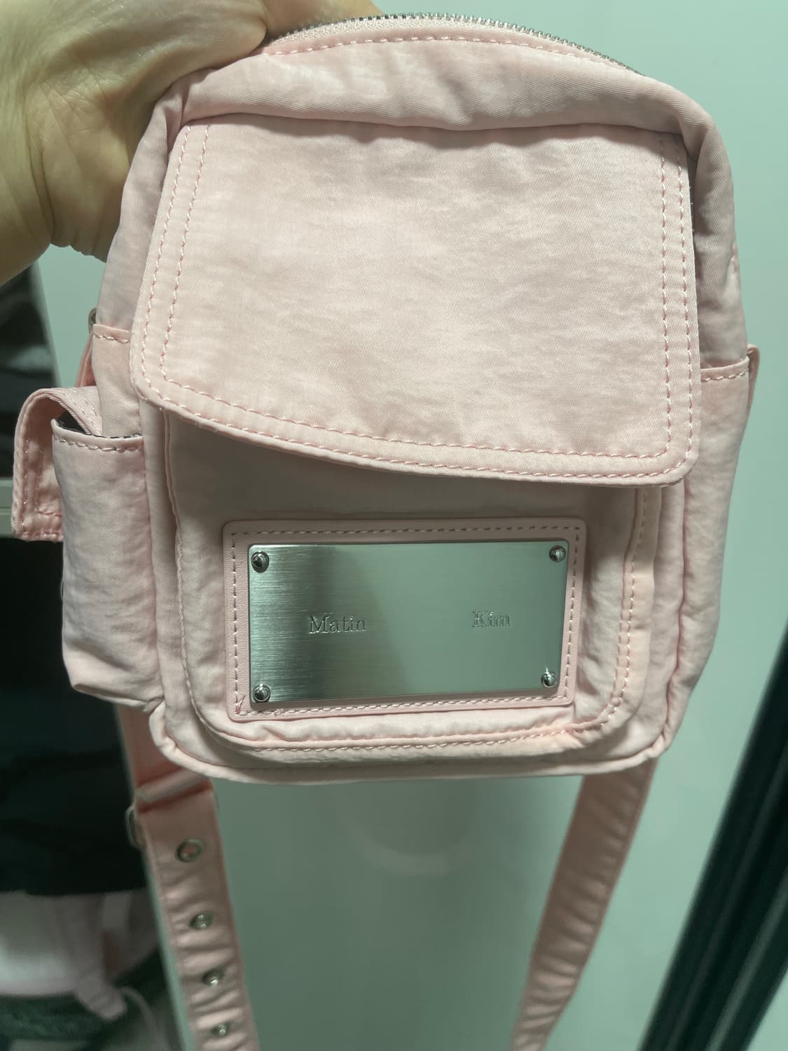 마뗑킴 카고 크로스 미니백 피치 상품이미지2