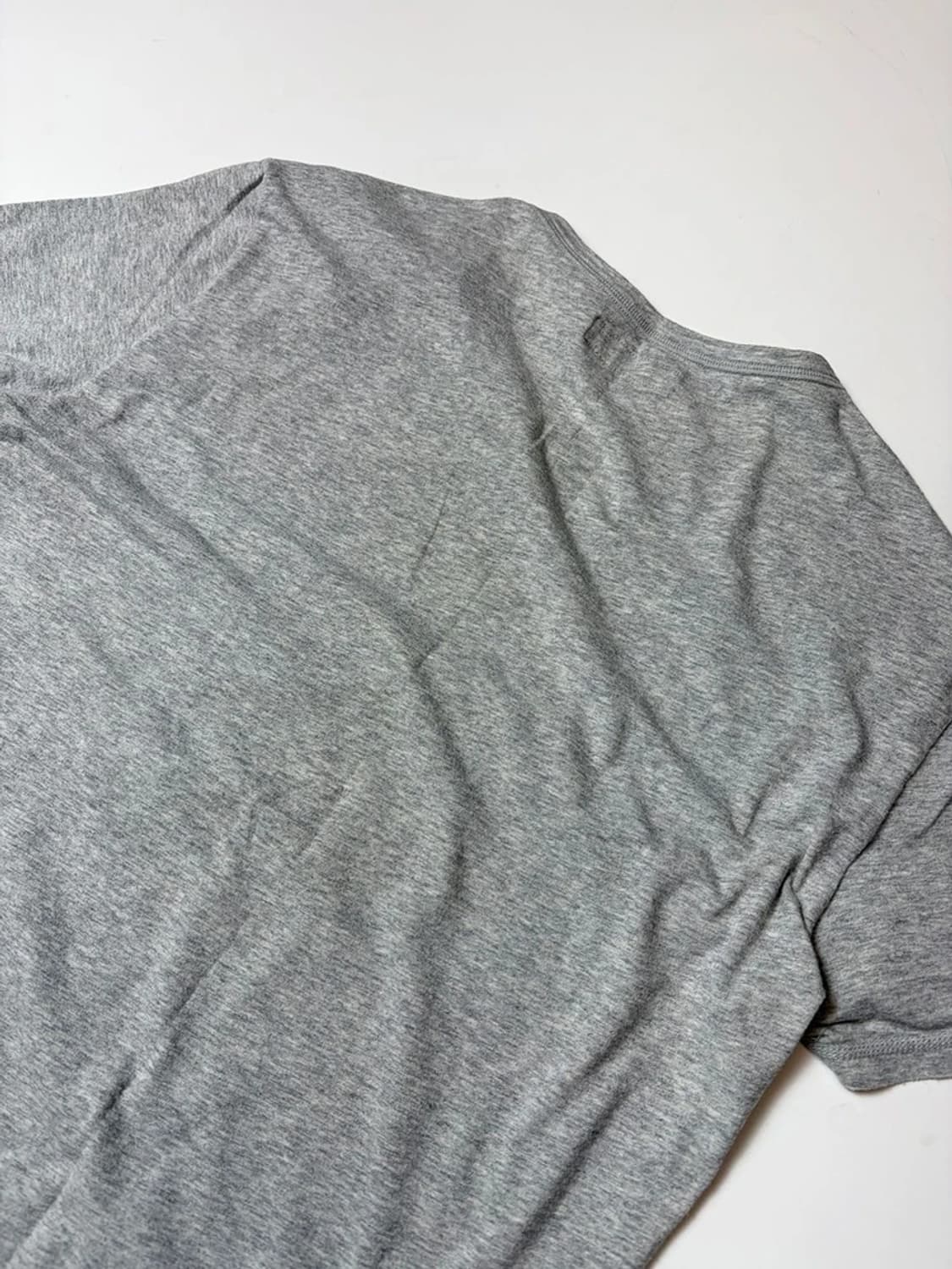 엠포리오 아르마니 스몰 로고 반팔 티셔츠 PN9248 상품이미지5