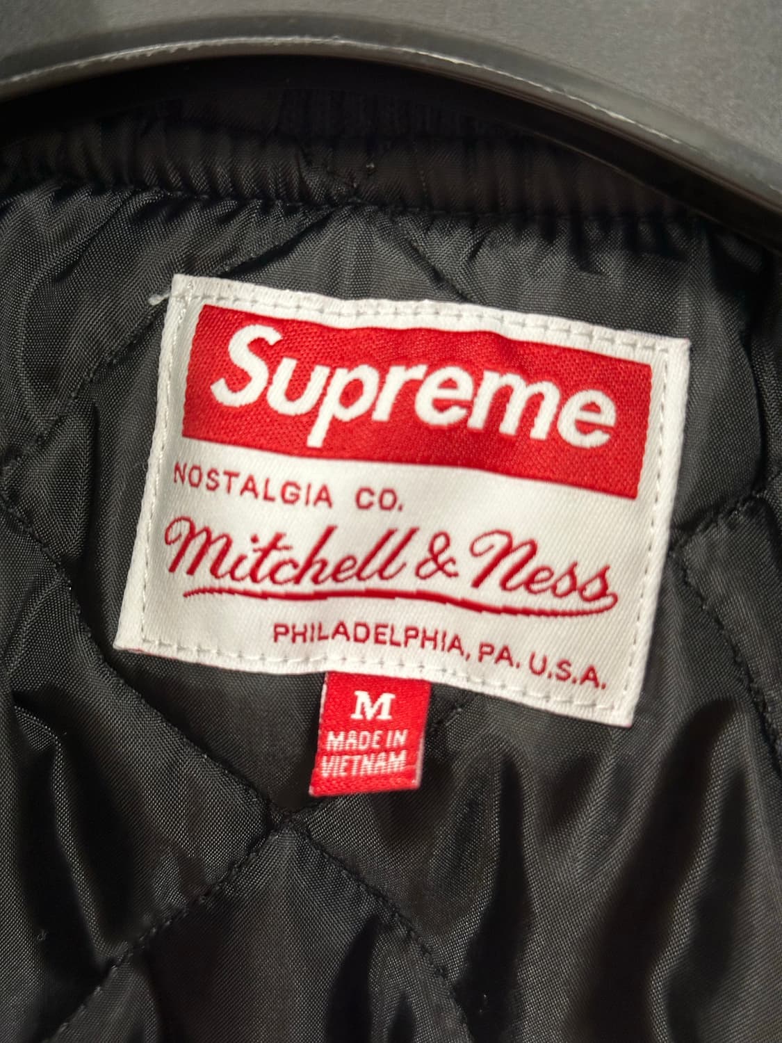 슈프림 미첼 & 네스 카모 로고 바시티 자켓 블랙 - 25SS 상품이미지2