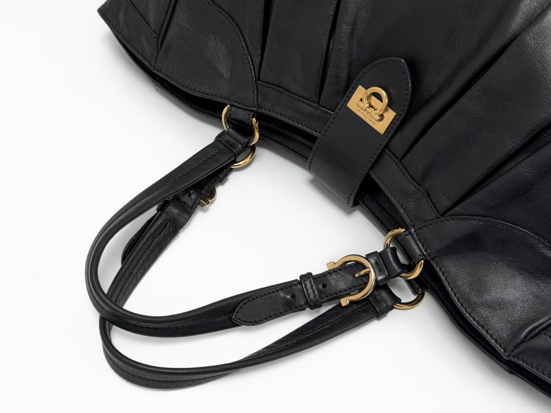 페라가모 간치니 레더 숄더백 상품이미지4