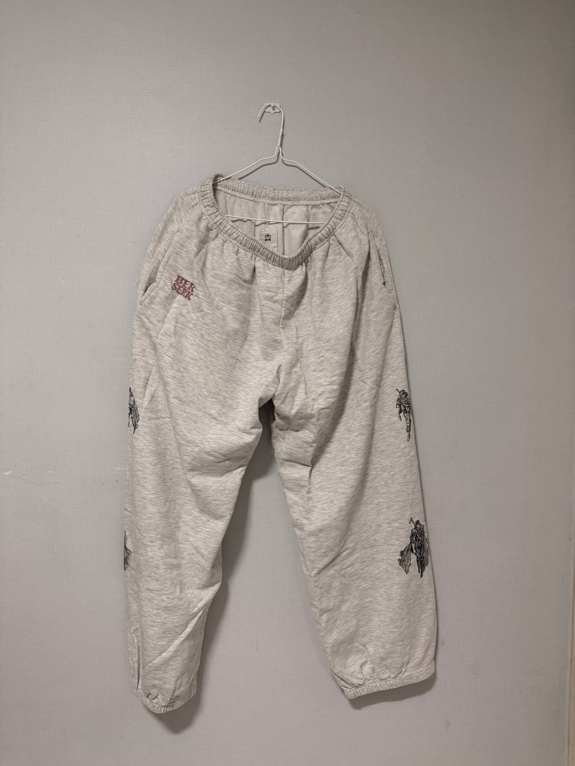 폴리테루 베르세르크 가츠 스웨트팬츠 상품이미지1