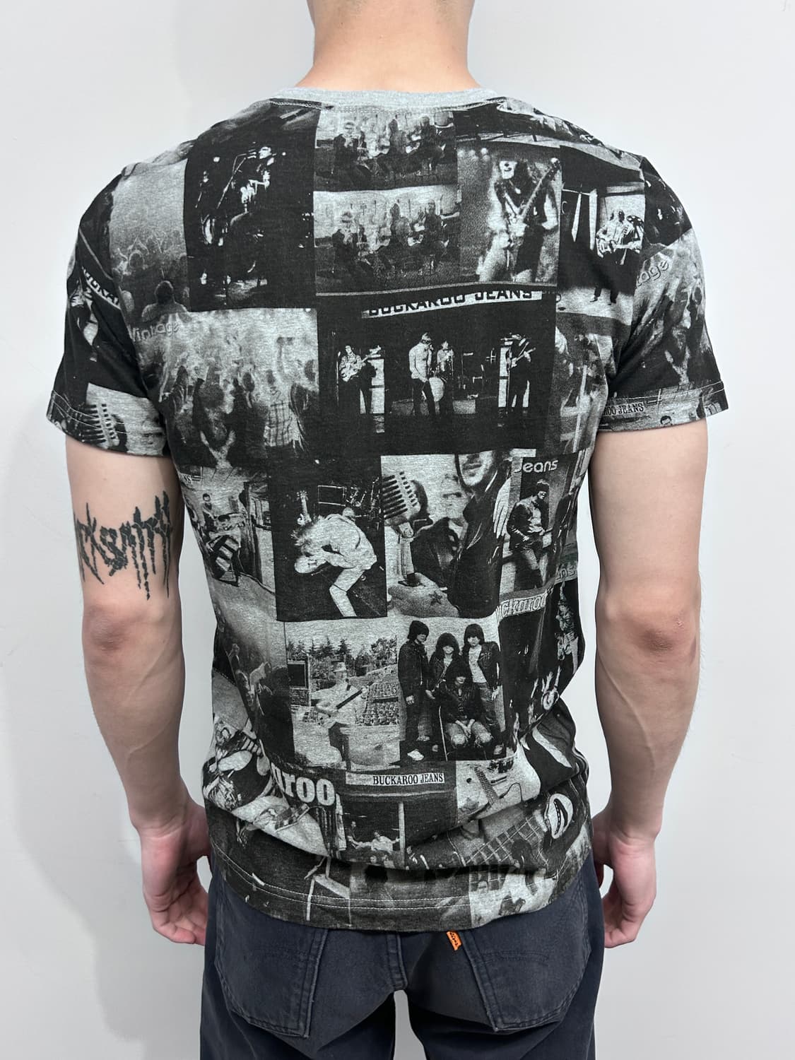 버커루 뉴스 페이퍼 그래픽 반팔 상품이미지3