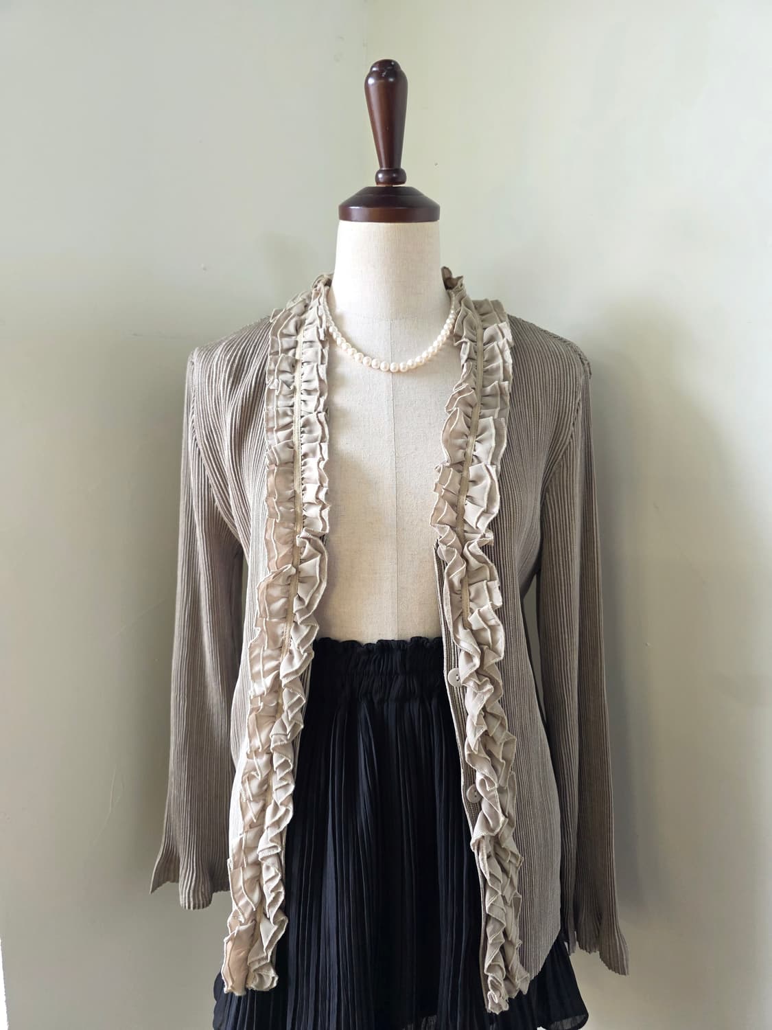 에바큐브 프릴 플리츠 가디건 상품이미지3