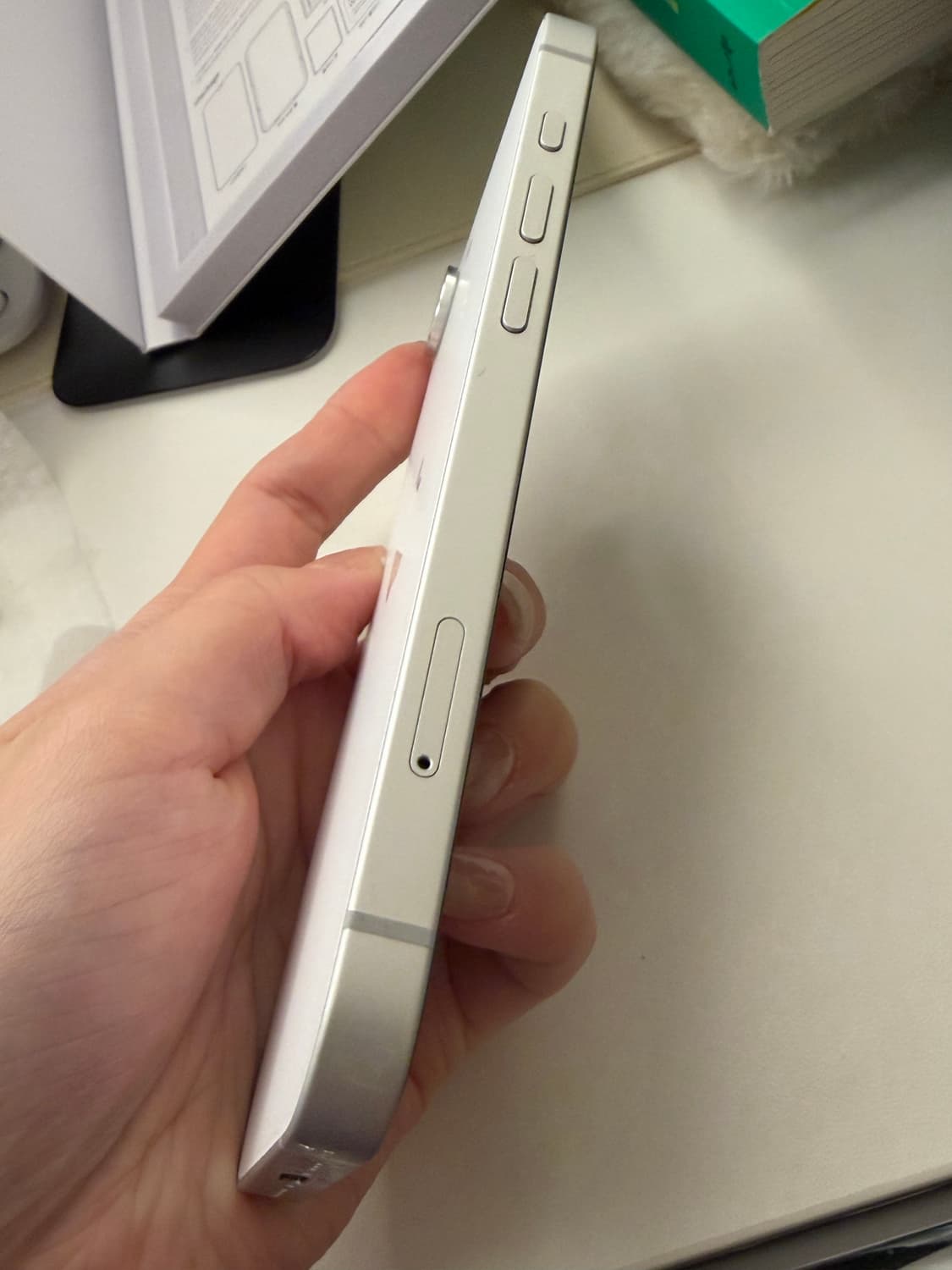 아이폰16e 256 기가 화이트 풀박스 상품이미지5