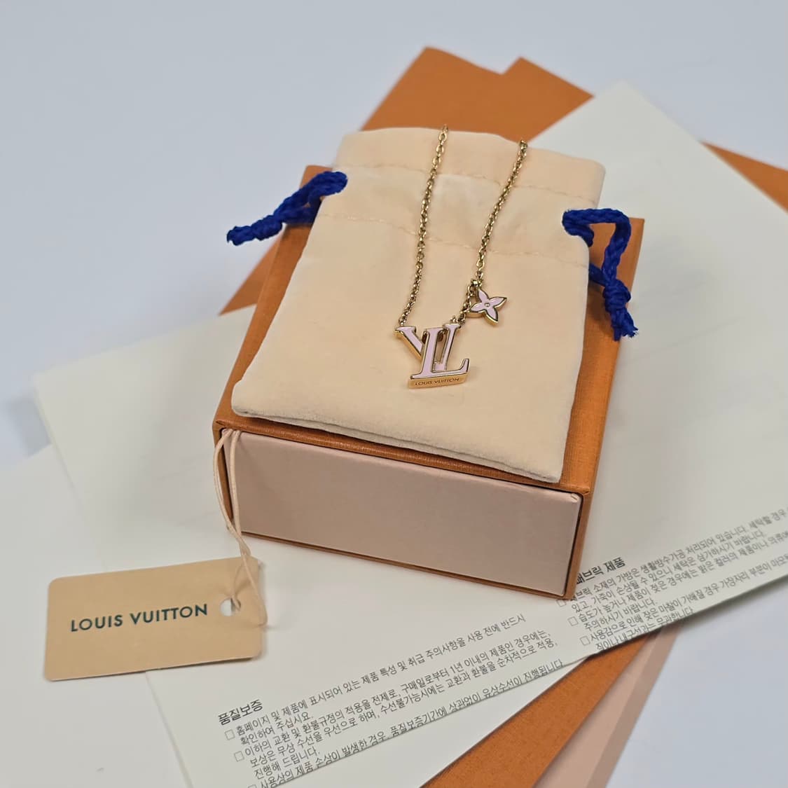 루이비통 LV 아이코닉 에나멜 목걸이 상품이미지1