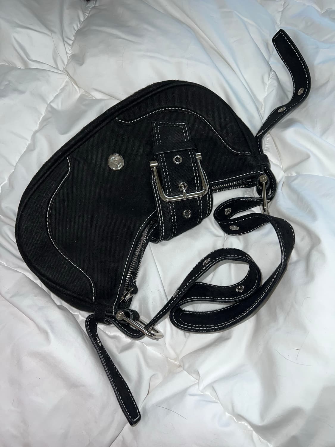 오소이 버클 호보백 블랙 상품이미지4