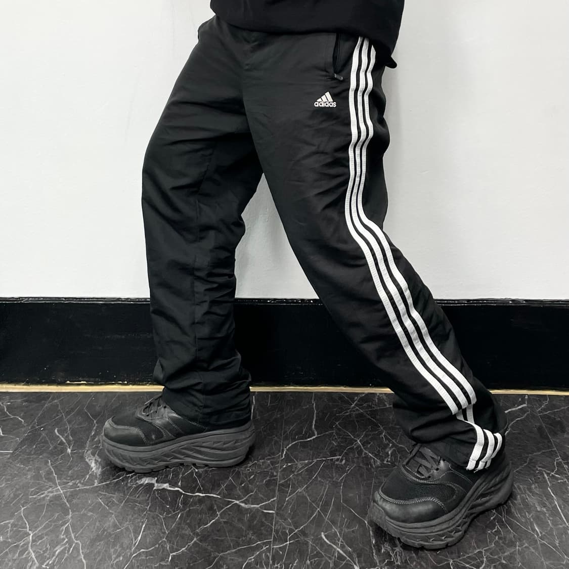 아디다스 오버사이즈 삼선 와이드 트랙팬츠 상품이미지1