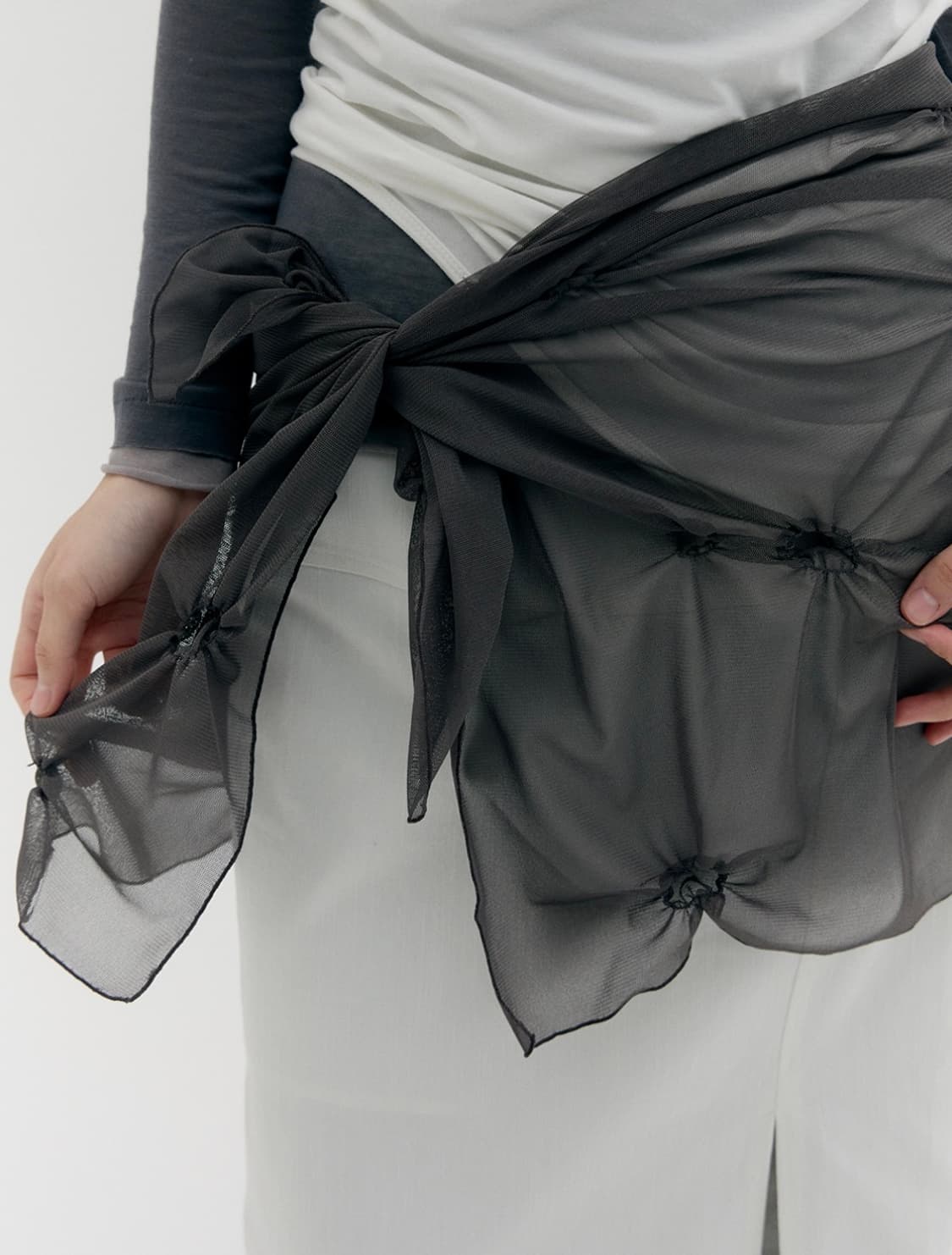 카셀 mesh dot shirred scarf, 차콜 상품이미지4
