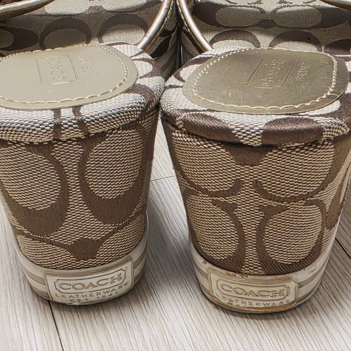 코치 빈티지)시그니처 골드 모노그램  스트랩 웨지힐 페리샌들 y2k힐구두 상품이미지3