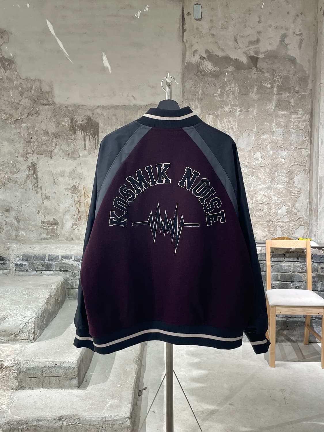 GU x 언더커버 버건디 코스믹 노이즈 바시티 자켓 상품이미지1