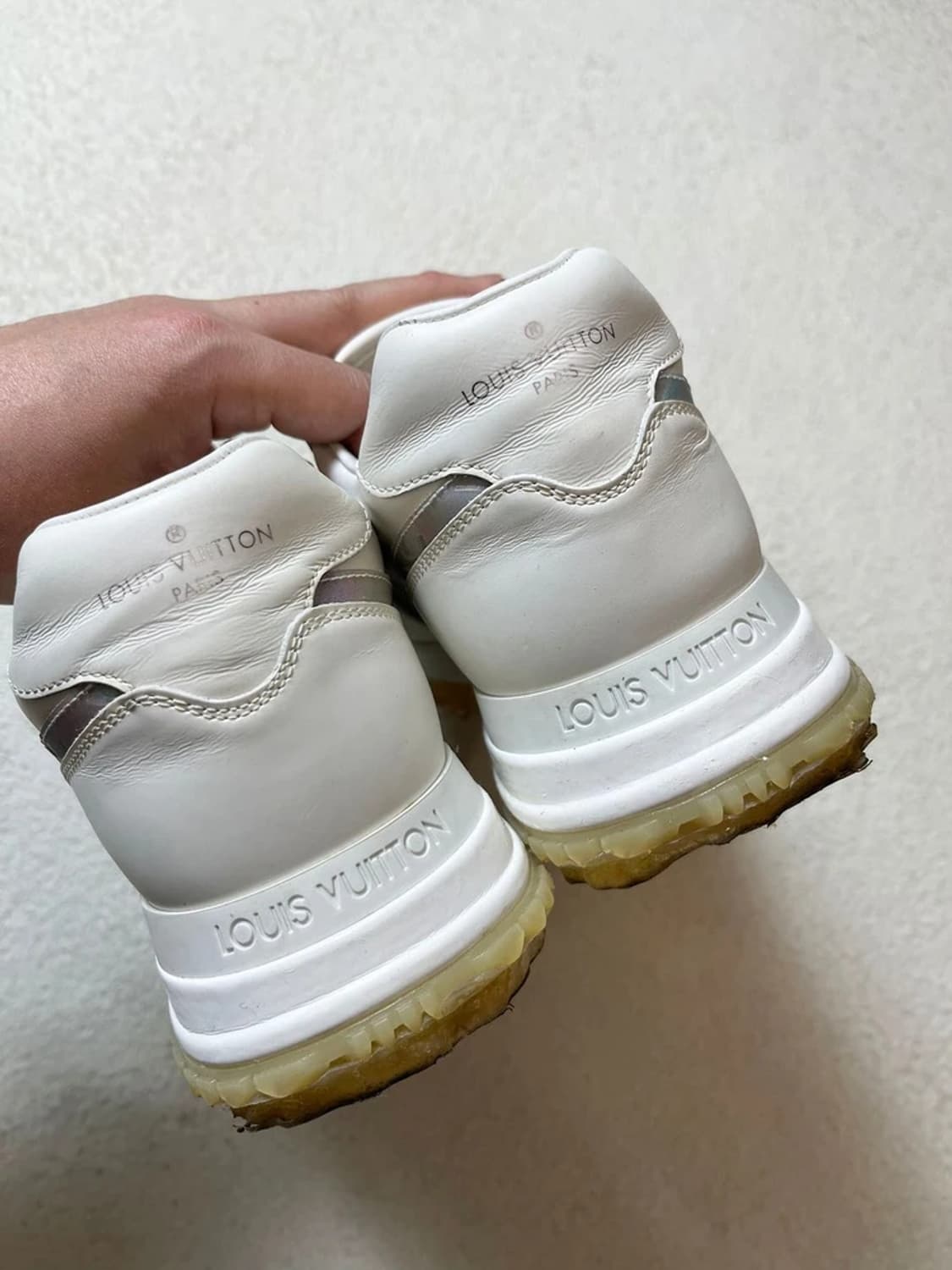 루이비통 런 어웨이 이리디센트 스니커즈 A1785 상품이미지5