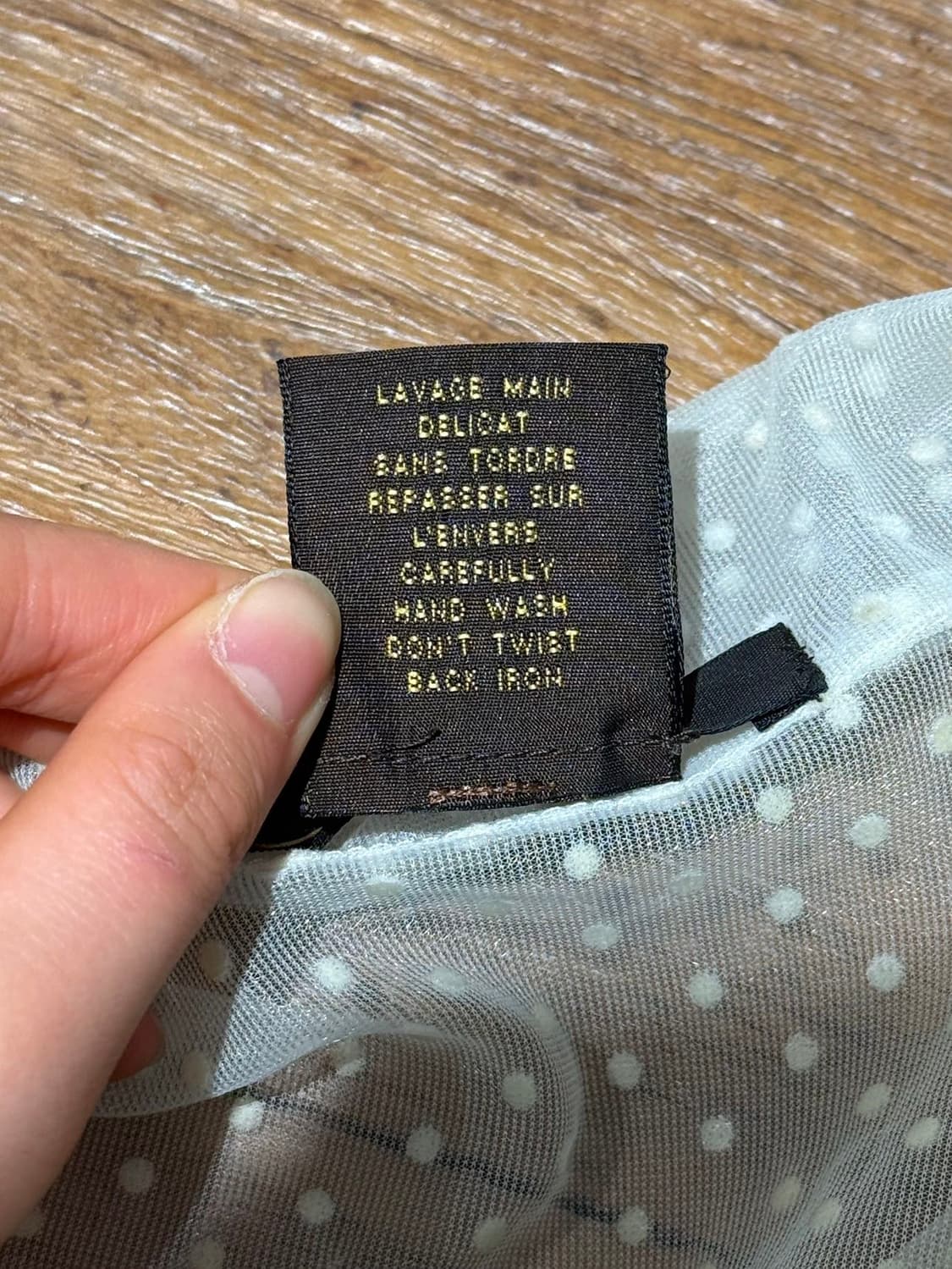 루이비통 아이보리 쉬어 도트 슬리브리스 셔츠 탑 상품이미지8