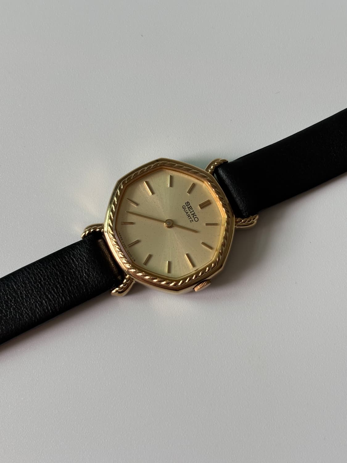 세이코 1980년대 빈티지시계 로프 베젤 골드 옥타곤 쿼츠 여성 상품이미지4
