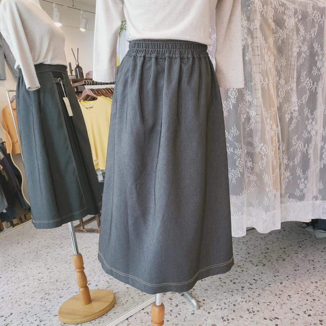 벨티드 흑청 데님 스커트 상품이미지8