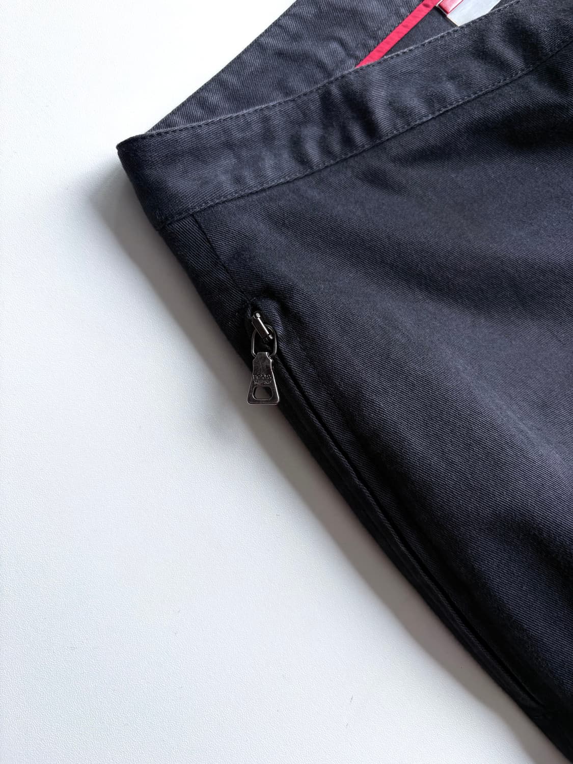 프라다 스포츠 사이드 지퍼 테크 팬츠 상품이미지7