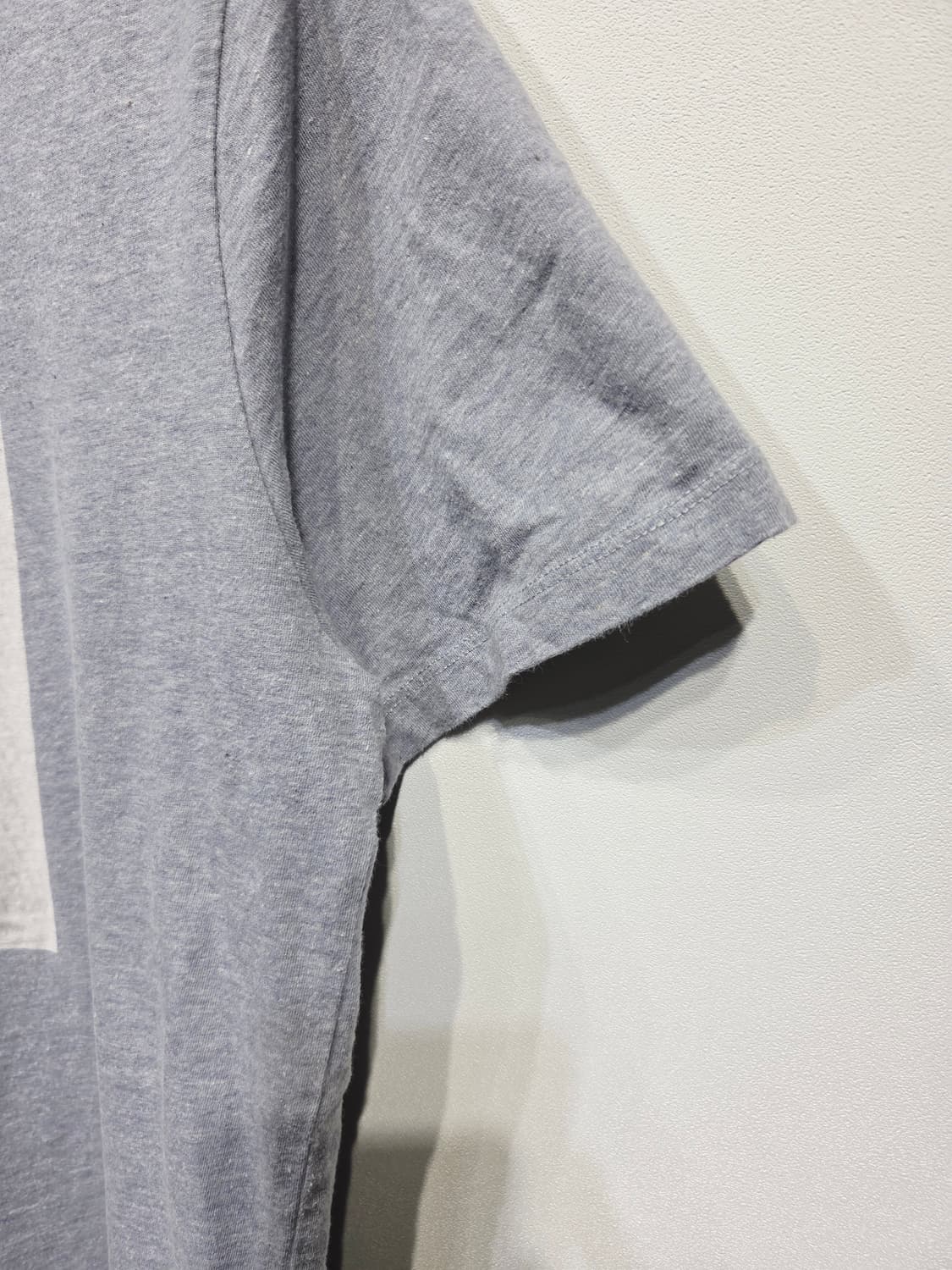 A.P.C.아페쎄. 남자 그레이 프린트 라벨 티셔츠_S 상품이미지4