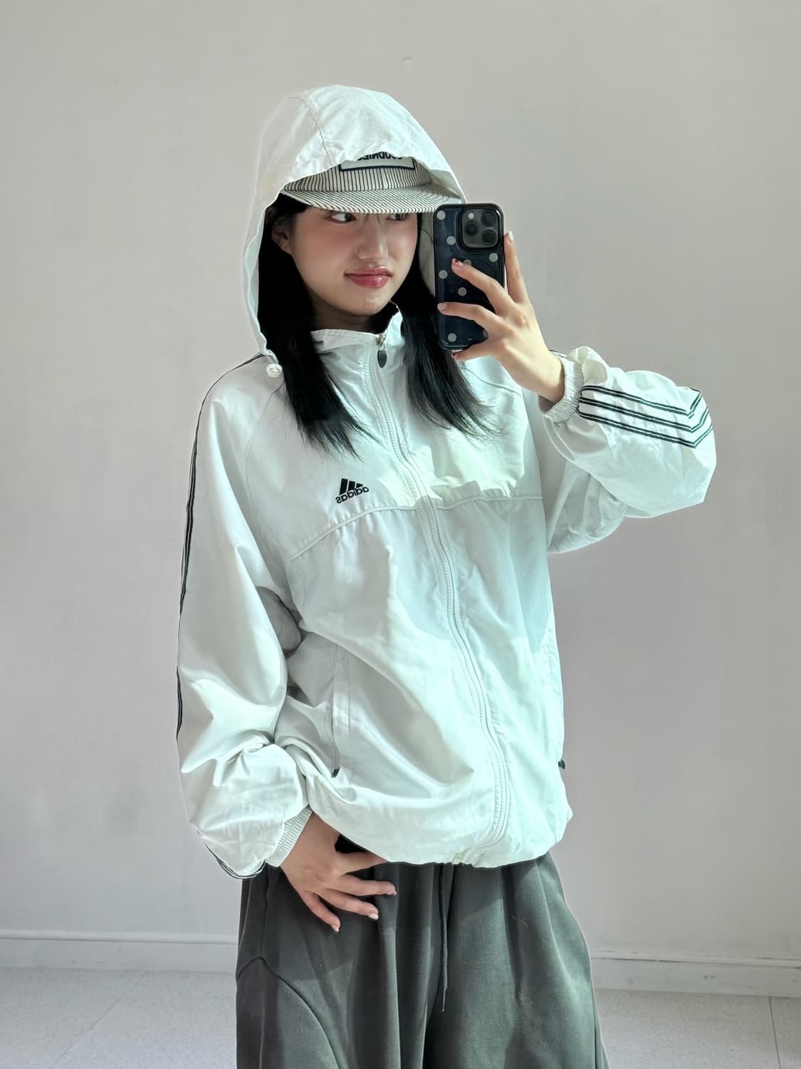 아디다스 화이트 올드스쿨 바람막이 상품이미지2