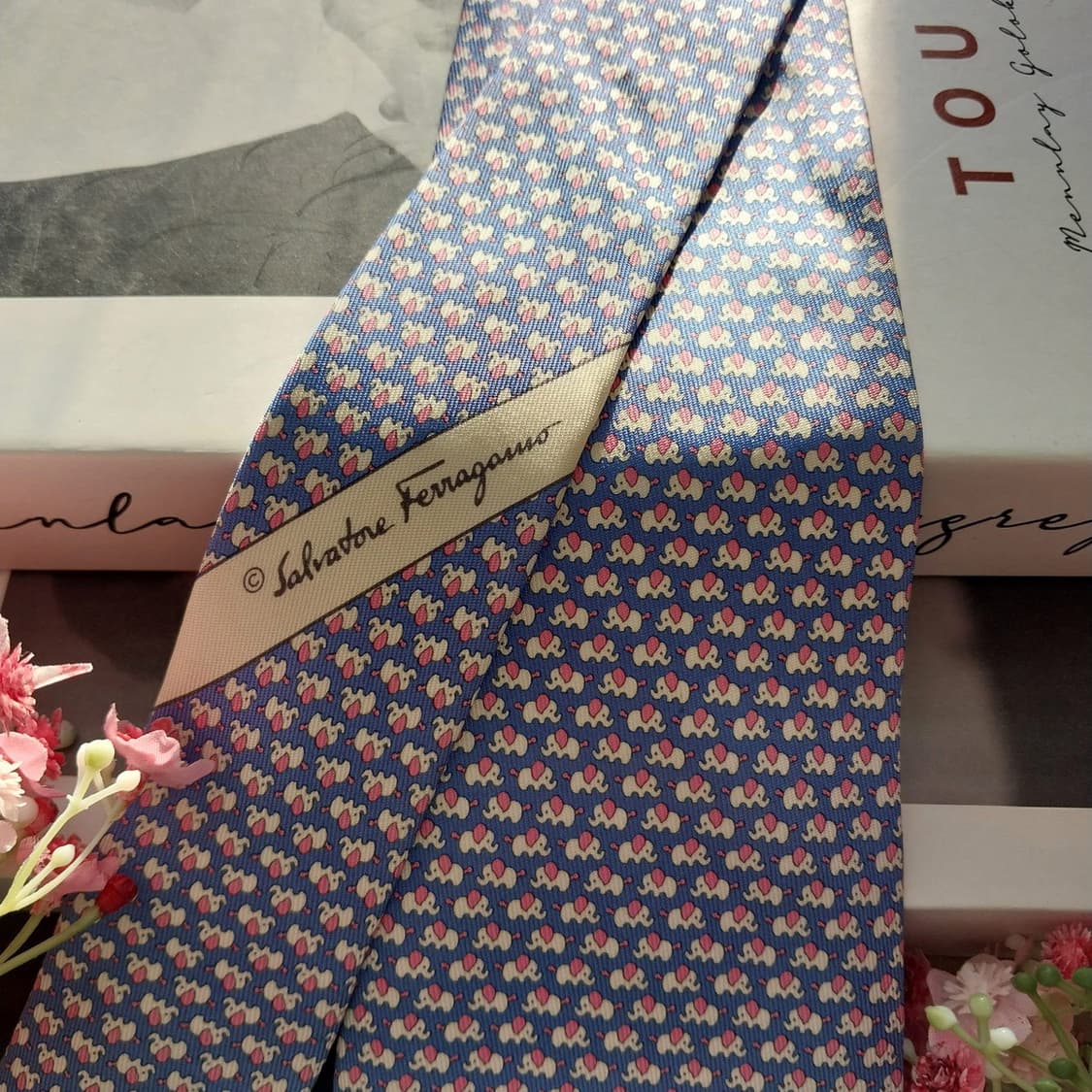 페라가모 실크 블루 코끼리 패턴 넥타이 9cm A+등급 K1405
 상품이미지3
