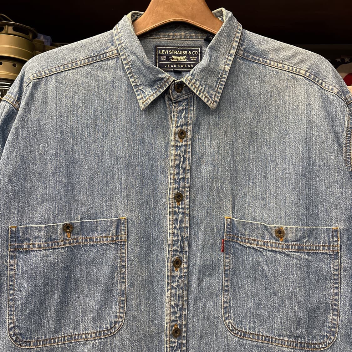 90s 리바이스 워크클로젯 브론즈버튼 투포켓 워싱 데님셔츠N323 상품이미지3
