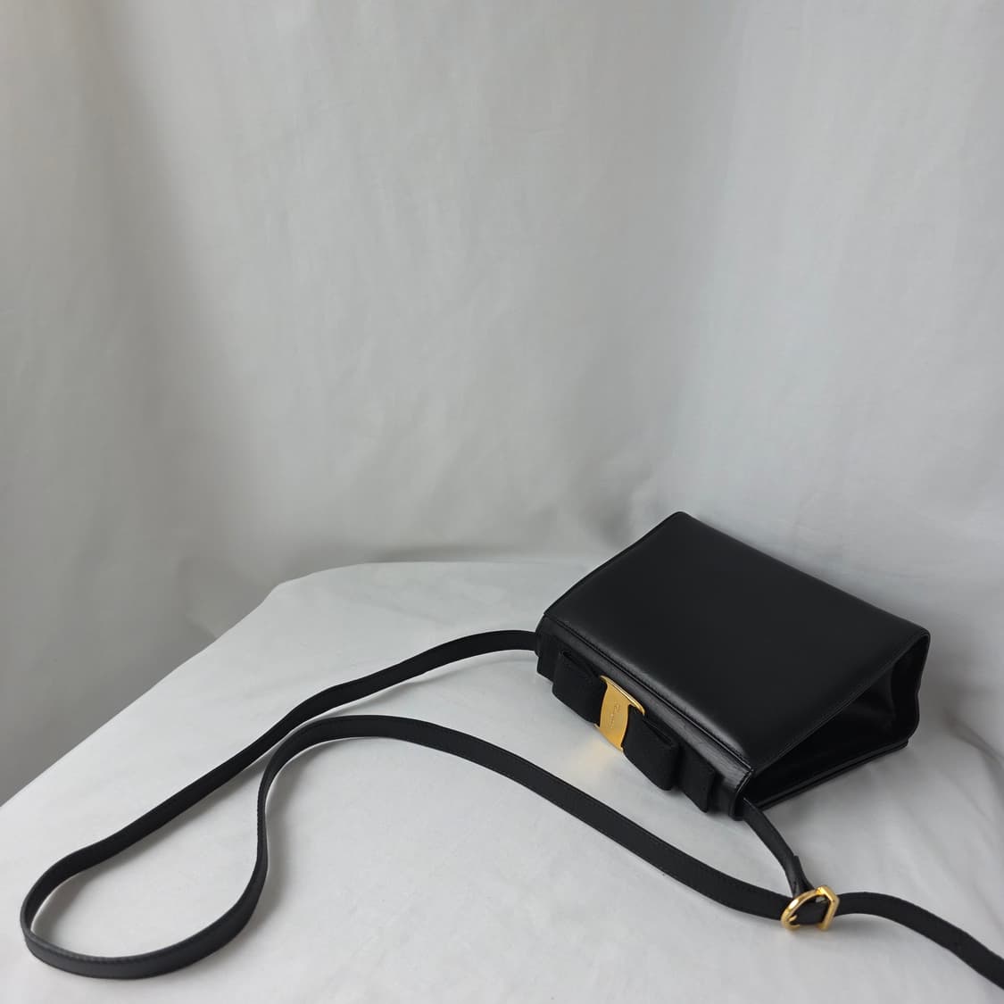 [정품 Ferragamo]페레가모 바라리본 크로스백 숄더백 상품이미지1