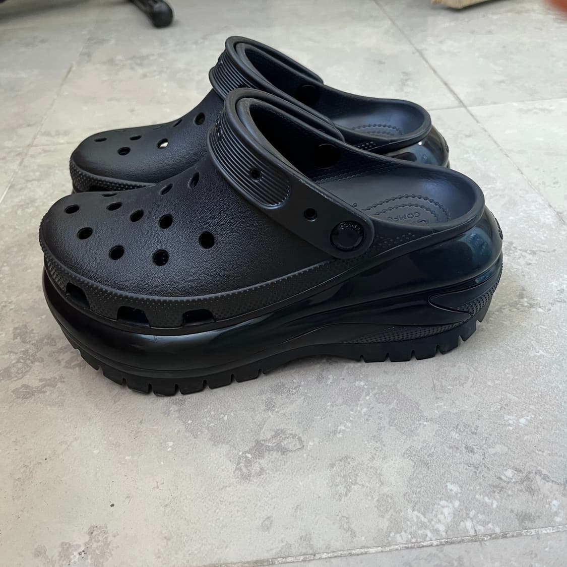 크록스 메가 크러쉬 클로그 블랙 230 상품이미지2