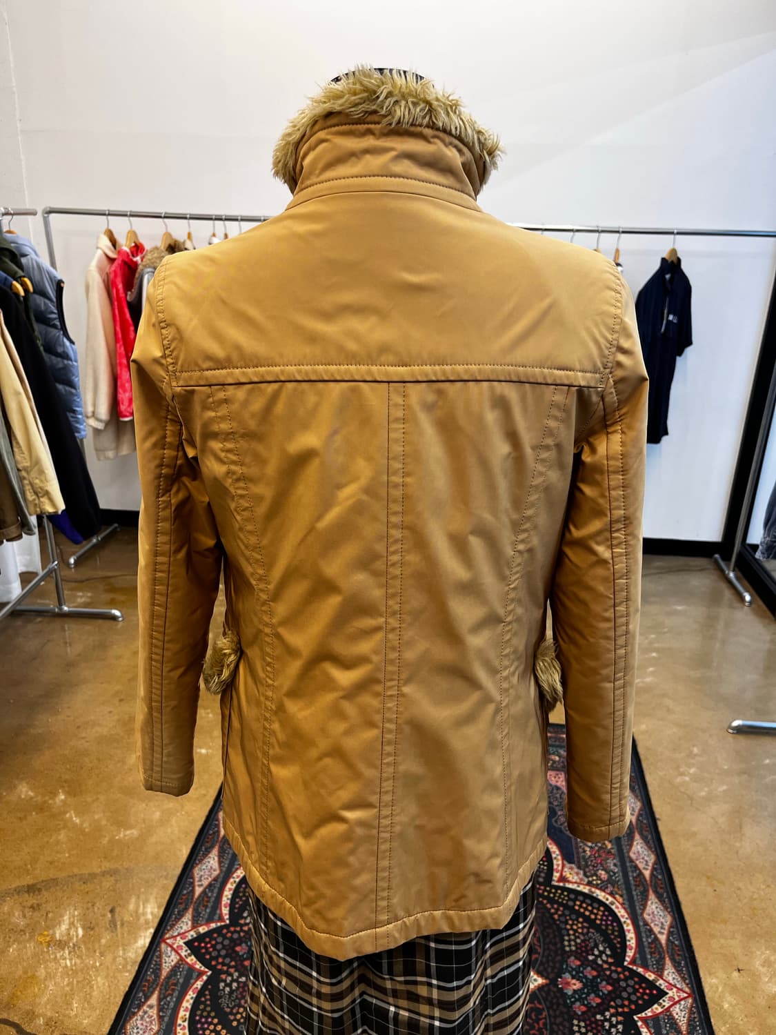 버버리 블루라벨 퍼 트리밍 하이넥 자켓 상품이미지4