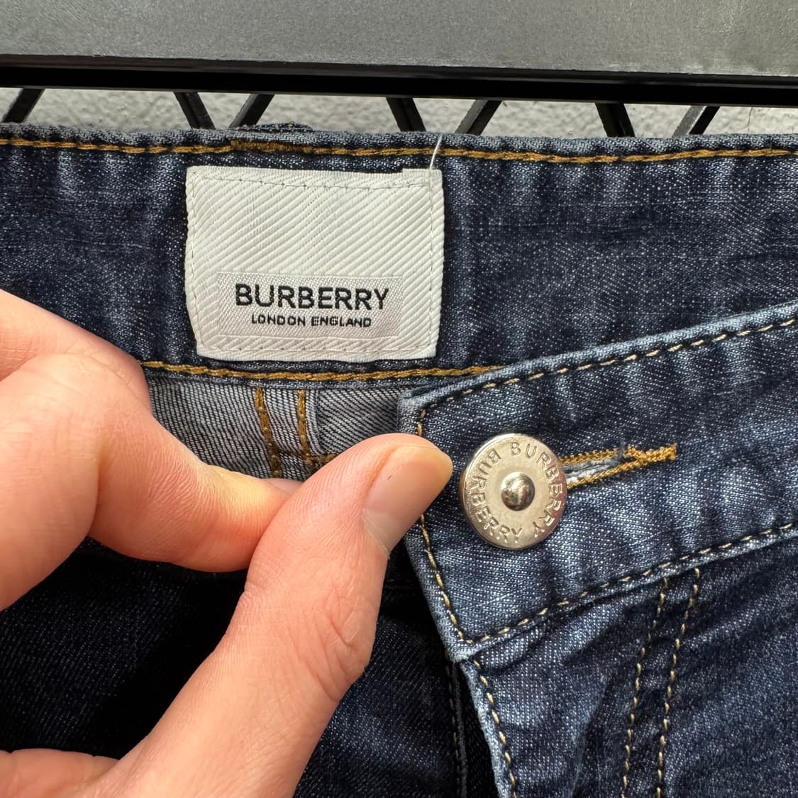 버버리 데님 팬츠 전면 포켓 레터링 로고 포인트 진청 상품이미지5