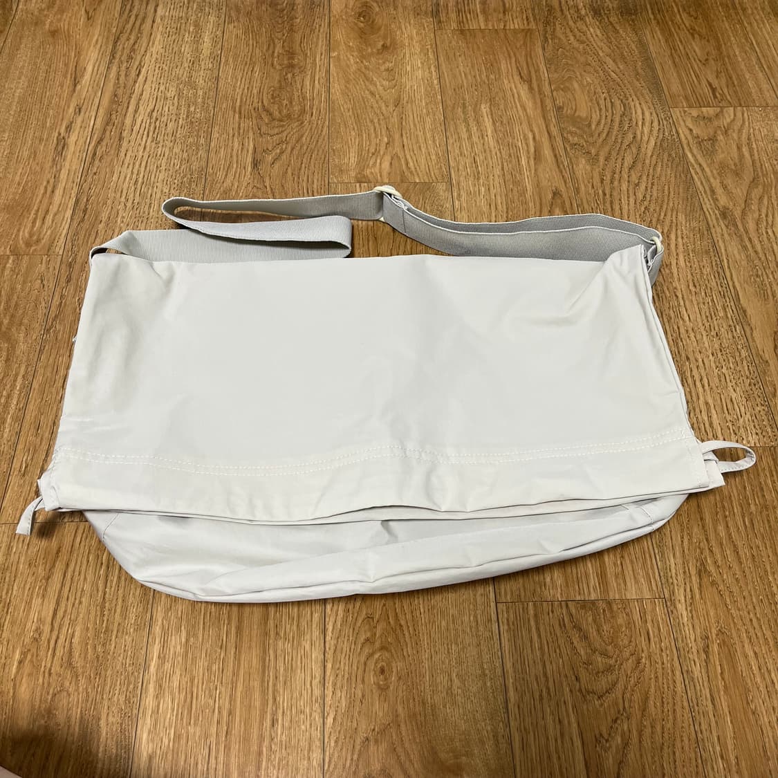 유니클로 U 드로우스트링숄더백 내츄럴 네추럴 크로스백 상품이미지2