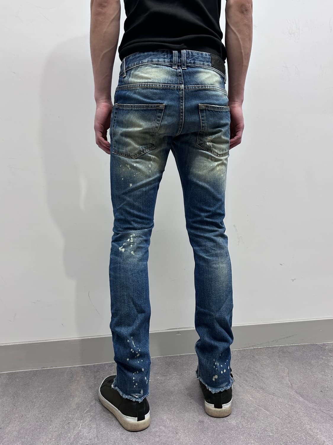 피에르 발망 컷 아웃 페인트 스플래터 워싱 데님 상품이미지3