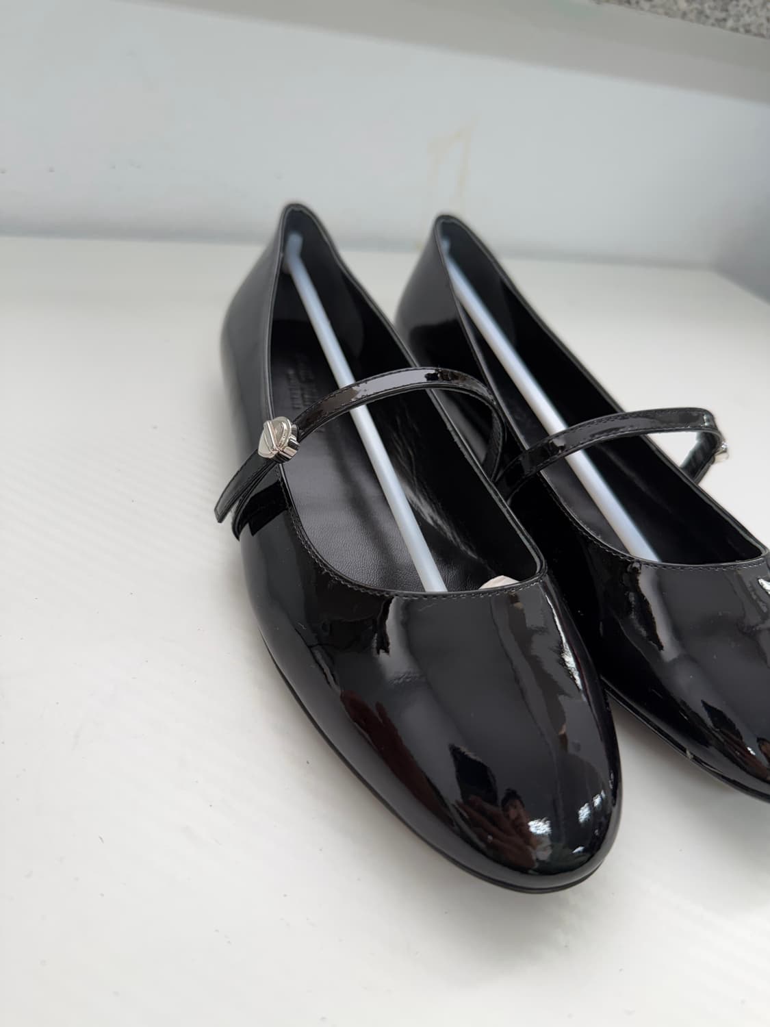새제품) 루이비통 정품 에나멜 메리제인 플랫 슈즈 37.5 상품이미지3
